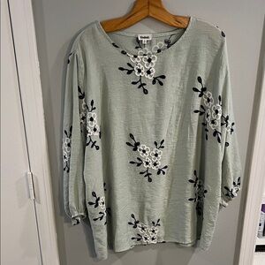 Kindred Women's Light Green Floral Embroidered Blouse